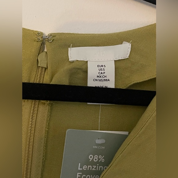 H&M Wide-Sleeved Dress - Picture 2 of 4